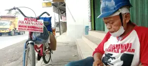 Pria Parubaya Mudik Menggunakan Sepeda Ontel Dari Tangsel ke Surabaya