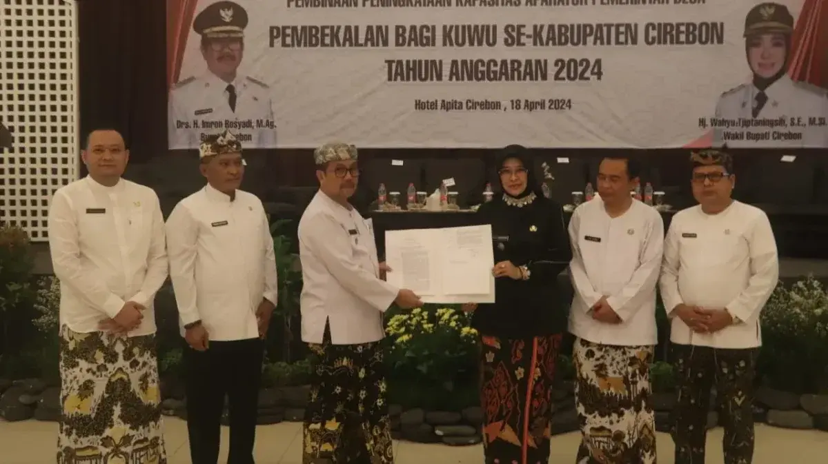 Bupati Cirebon Membangun Kapasitas Aparatur Pemerintah Desa Bupati Cirebon Membangun Kapasitas Aparatur Pemerintah Desa