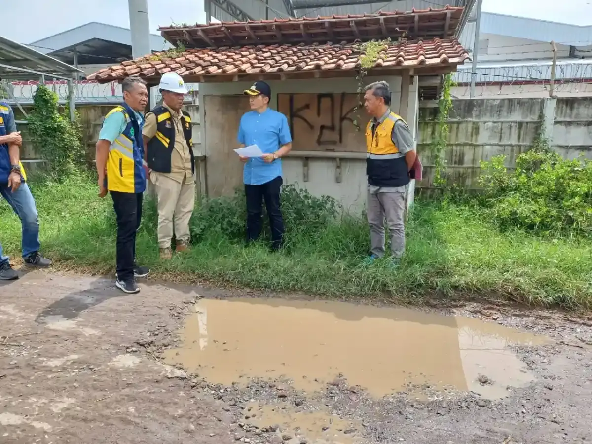 PJ Bupati Cirebon, Tinjau Jalan Rusak