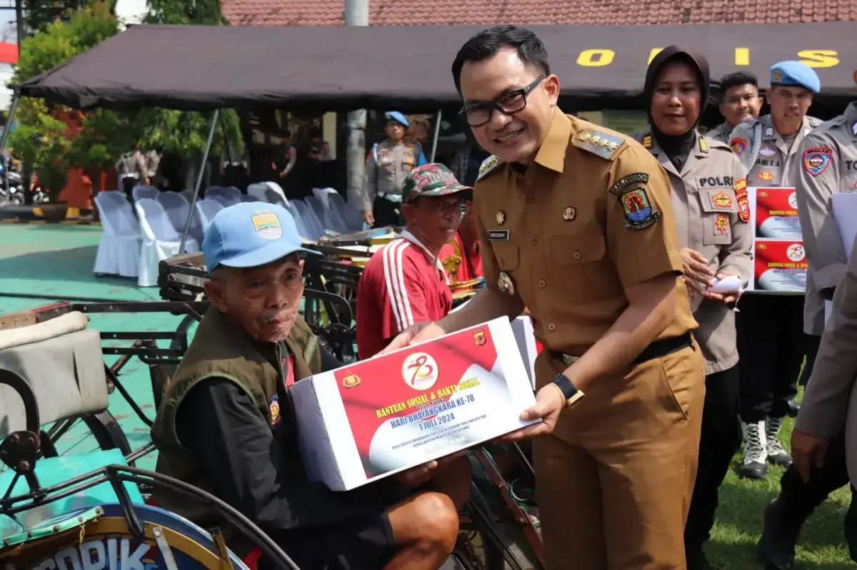 PJ Bupati Cirebon, H Wahyu Mijaya bersama Forkopimda hadiri HUT Bhayangkara Ke-78, Gelar Bakti Sosial dan Gebyar Stunting. Selasa, 25/6. PJ Bupati Cirebon, H Wahyu Mijaya bersama Forkopimda hadiri HUT Bhayangkara Ke-78, Gelar Bakti Sosial dan Gebyar Stunting. Selasa, 25/6.