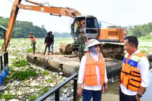 Pemprov Jabar Terjunkan Puluhan Alat Berat 