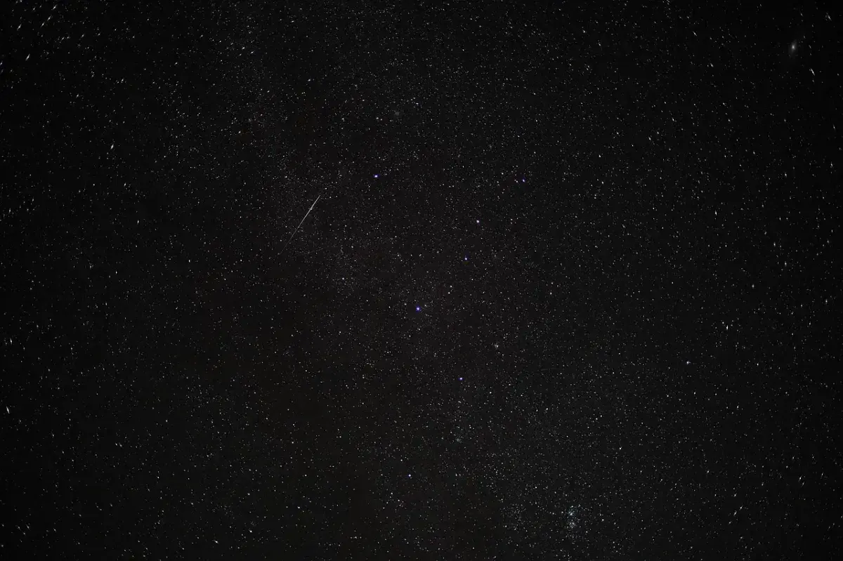 Jangan lewatkan Fenomena Langit Hujan Meteor Ganda. FOTO: Pixabay.com/Divipromedia.com