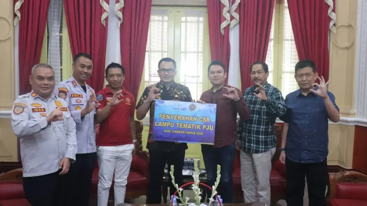 Serah Terima CSR Bank BJB Cabang Sumber, Lampu Tematik Kepada Pemerintah Kabupaten Cirebon
