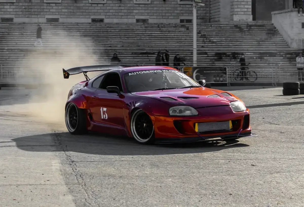 Ini dia Spesifikasi unggulan dari Toyota Supra MK4 yang wajib kamu tahu. Ilustrasi: Pixabay.com/Divipromedia.com