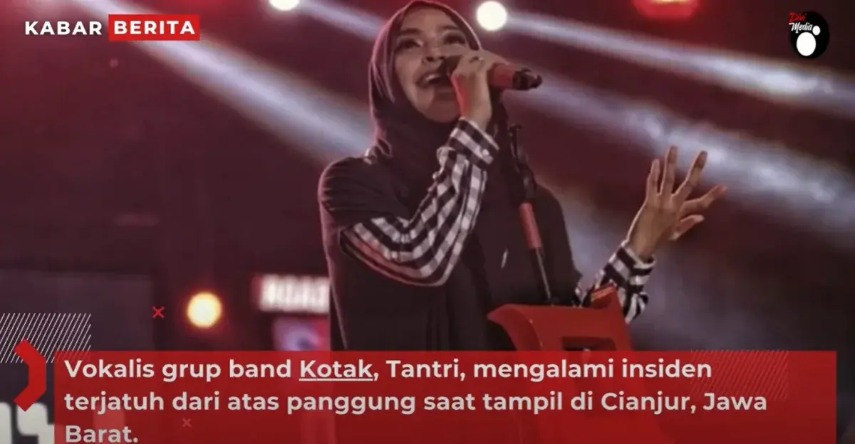 Tantri Kotak Jatoh Dari Atas Panggung