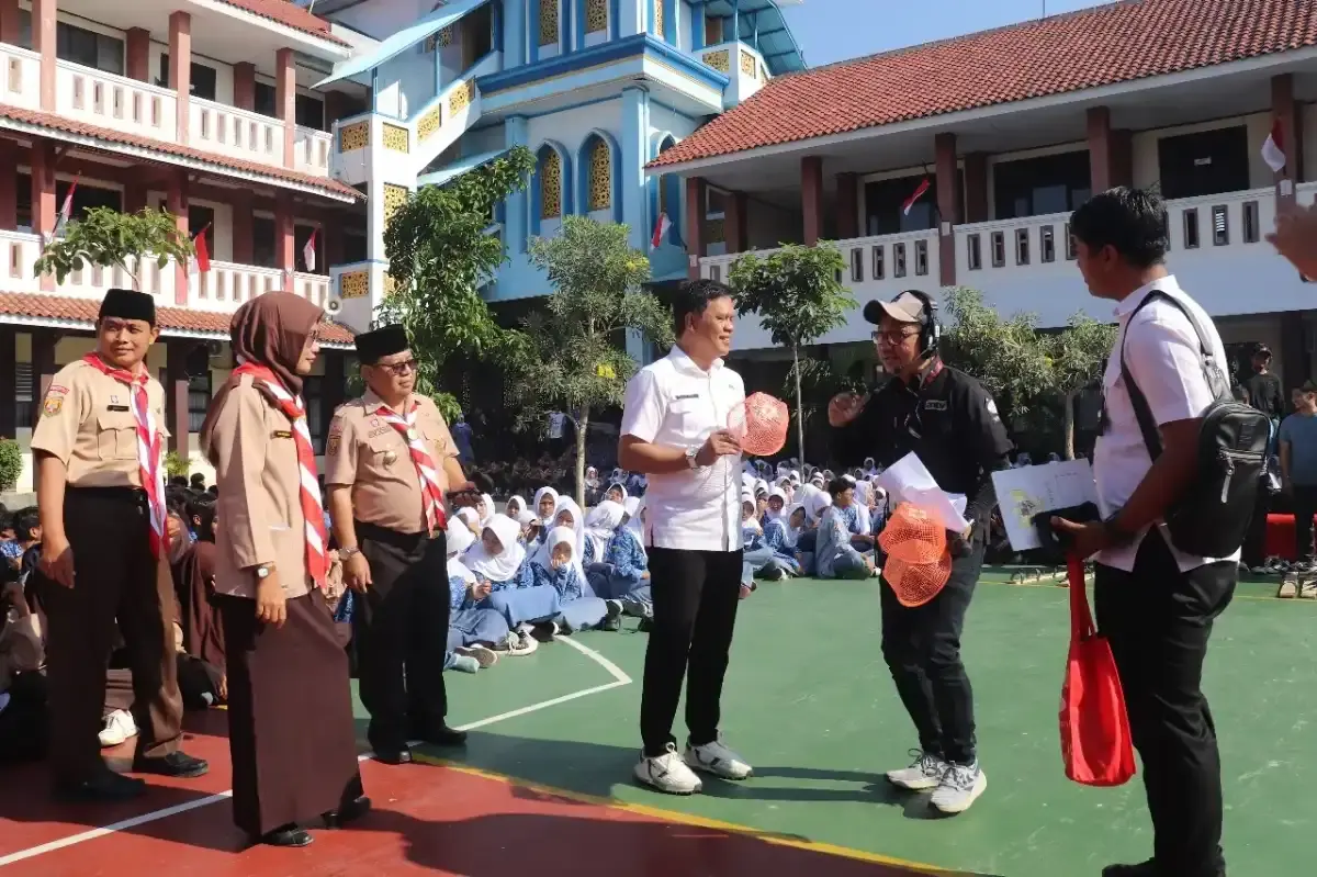 Sekretaris Daerah (Sekda) Kabupaten Cirebon, Dr. H. Hilmy Riva’i, MPd,  buka acara XSchool Fest 2024 di tingkat SMA. (dok.way)/Divipromedia.com