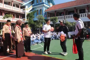 Sekretaris Daerah (Sekda) Kabupaten Cirebon, Dr. H. Hilmy Riva’i, MPd,  buka acara XSchool Fest 2024 di tingkat SMA. (dok.way)/Divipromedia.com