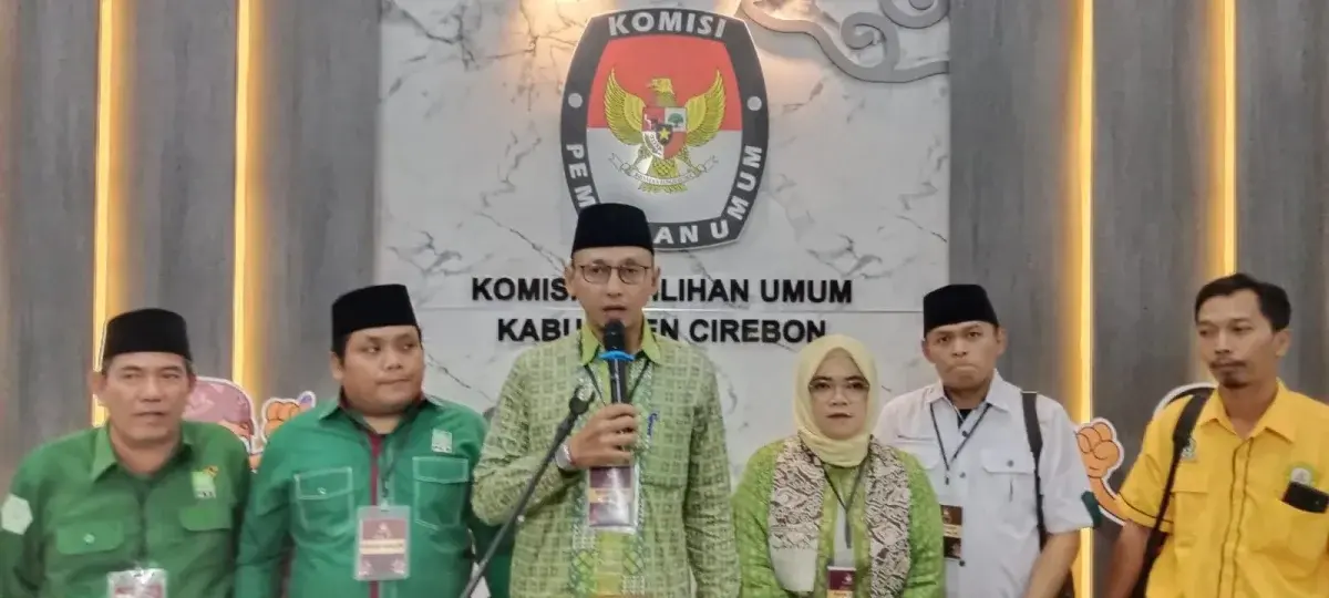 M. Luthfi dan Dia Ramayana Resmi Daftar Sebagai Bakal Calon Bupati dan Wakil Bupati Cirebon, Kamis malam, pukul 22.00 Wib, (29/8). (Dok.way)/Divipromedia.com
