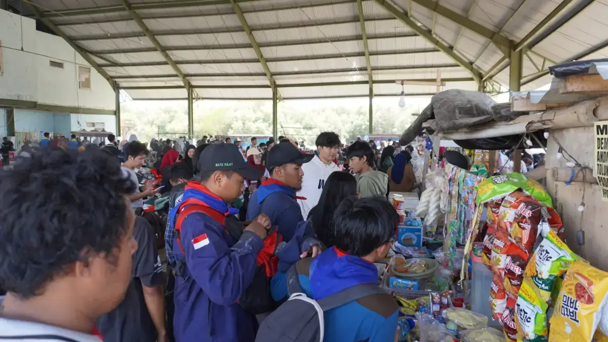 Aksi Pembersihan Sampah Pantai Baro Gebang, Jadi Berkah Bagi Para Pedagang Meraup omset Rp. 3 Juta dalam Hitungan Jam. (Dok.way)/Divipromedia.com Aksi Pembersihan Sampah Pantai Baro Gebang, Jadi Berkah Bagi Para Pedagang Meraup omset Rp. 3 Juta dalam Hitungan Jam. (Dok.way)/Divipromedia.com