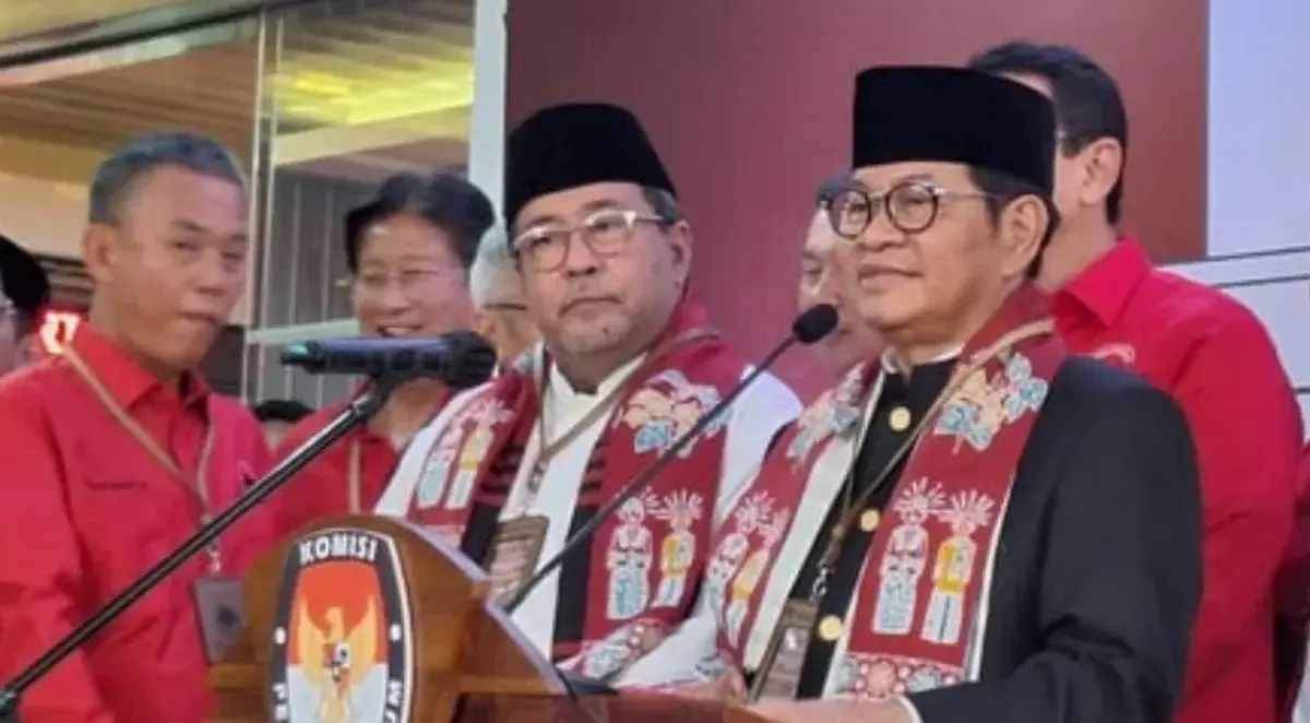 Pramono Anung dan Rano Karno Naik Opelet saat Daftar ke KPUD Jakarta. /divipromedia.com Pramono Anung dan Rano Karno Naik Opelet saat Daftar ke KPUD Jakarta. /divipromedia.com