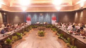 Perdana Presiden Jokowi  Pimpin Sidang Kabinet Paripurna di IKN. (dok.Humas Sekbat)/Divipromedia.com