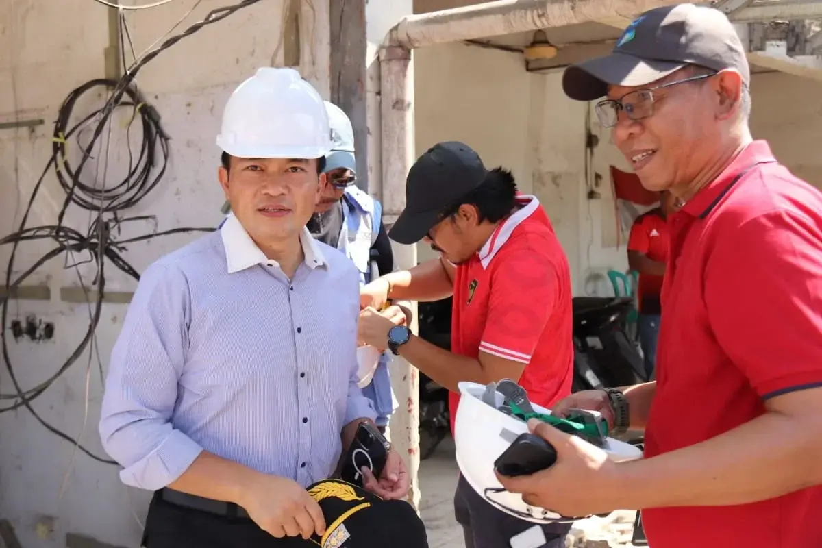 PJ Bupati Cirebon, H. Wahyu Mijaya tinjau lokasi Revitalisasi Pasar Minggu Kecamatan Palimanan Kabupaten Cirebon. (dok.way)/Divipromedia.com