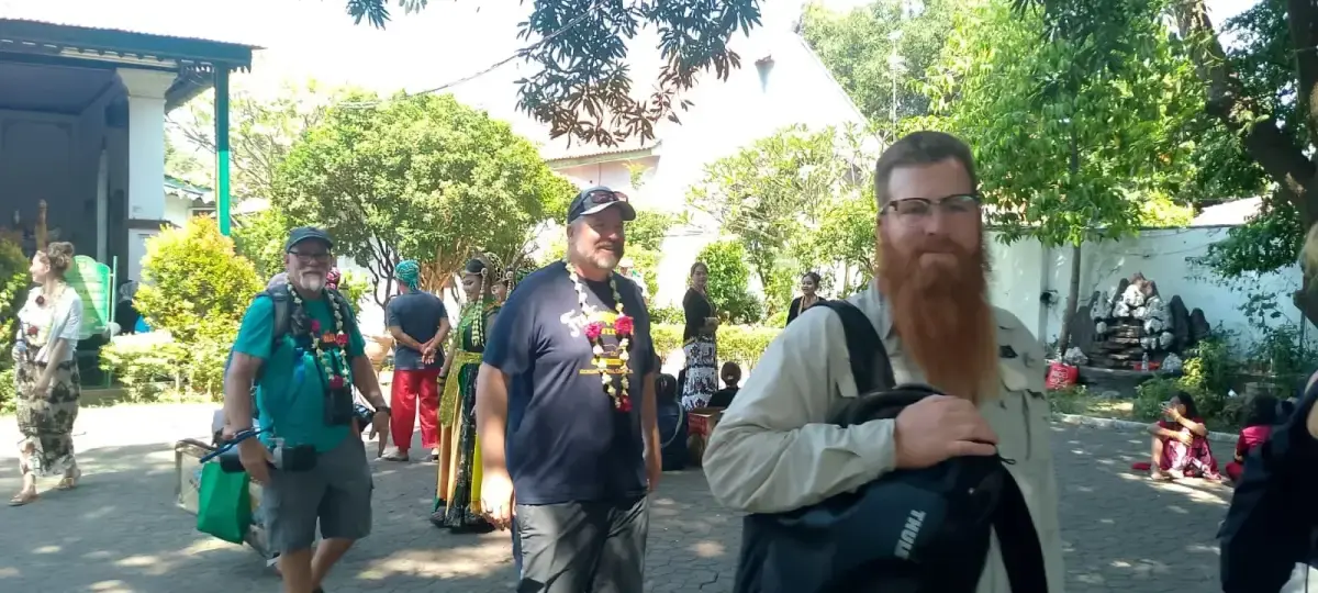 72 Wisatawan Asal AS dan Kanada Kunjungi Keraton Kacirebonan/Divipromedia.com