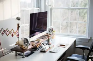Wow menarik nih, pilihan aksesori meja kantor untuk perempuan yang fungsional. FOTO: Pixabay.com/Divipromedia.com