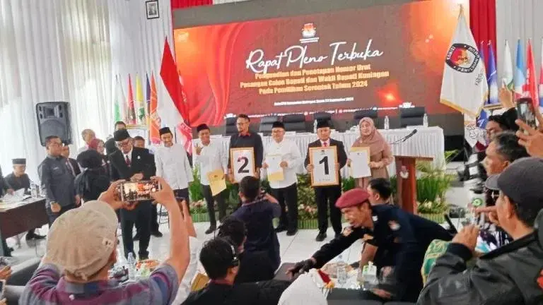 Hasil Pengundian Nomor Urut Calon Bupati dan Wakil Bupati Kuningan 2024. Gedung KPU Kuningan, Senin, (23/9)/Divipromedia.com