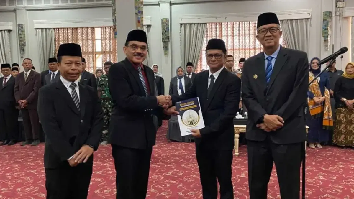 Iing Daiman Dilantik Sebagai Pj Sekda Kota Cirebon, Gantikan Arief Kurniawan/divipromedia.com Iing Daiman Dilantik Sebagai Pj Sekda Kota Cirebon, Gantikan Arief Kurniawan/divipromedia.com