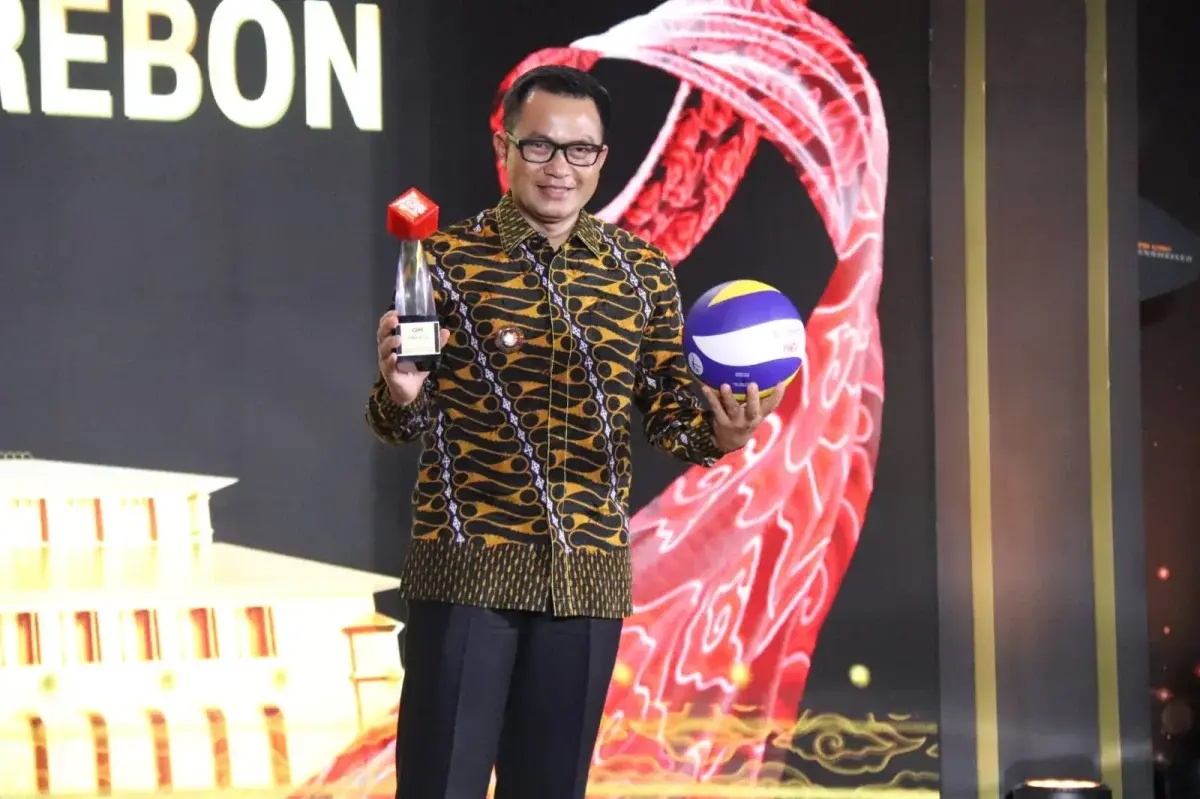Pemerintah Kabupaten (Pemkab) Cirebon berhasil meraih penghargaan khusus di kategori Quick Response in Dealing Community Problems dalam ajang bergengsi CNN Indonesia Awards 2024. "Pj. Bupati Cirebon, H. Wahyu Mijaya" (Dok.way)/Divipromedia.com Pemerintah Kabupaten (Pemkab) Cirebon berhasil meraih penghargaan khusus di kategori Quick Response in Dealing Community Problems dalam ajang bergengsi CNN Indonesia Awards 2024. "Pj. Bupati Cirebon, H. Wahyu Mijaya" (Dok.way)/Divipromedia.com