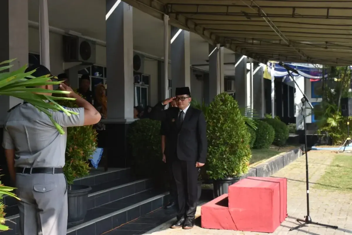 Pj Bupati Cirebon, H. Wahyu Mijaya Lantik Angkatan 60 Taruna-Taruni SMK Negeri 1 Mundu/divipromedia.com