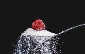Ini loh ciri tubuh yang mengalami overdosis gula. FOTO: Pixabay.com (gula pasir)/Divipromedia.com