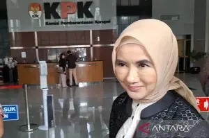 Komisi Pemberantasan Korupsi (KPK) memeriksa Direktur Utama PT Pertamina (Persero) periode 2018-2024 Nicke Widyawati sebagai saksi kasus dugaan korupsi pengadaan gas alam cair atau liquefied natural gas (LNG) di PT Pertamina pada tahun 2011-2021 di Gedung Merah Putih KPK, Jakarta, Jumat (10/1/2025). ANTARA/Fianda Sjofjan Rassat