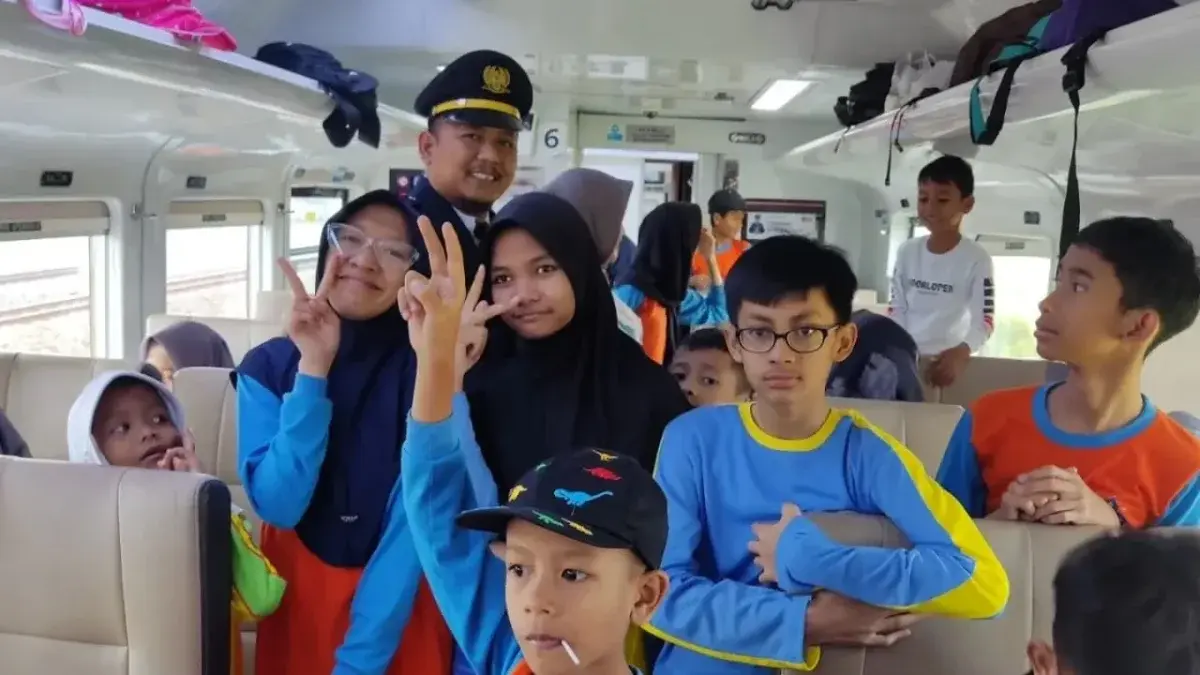 PT KAI Daop 3 Cirebon Layani 32.131 Peserta Edutrain Selama Januari-Oktober 2024 Mengenal Stasiun dan Kereta api.