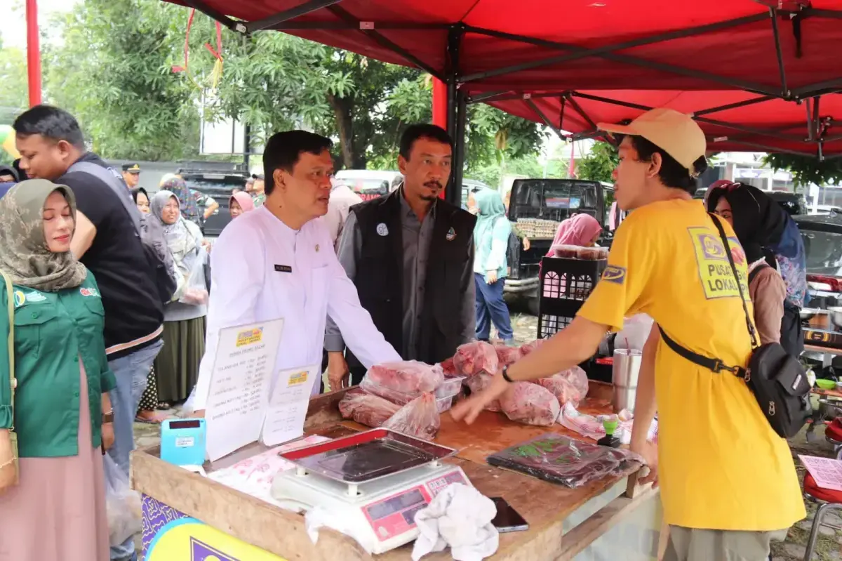 Sekretaris Daerah (Sekda) Kabupaten Cirebon, Dr. H. Hilmy Riva’i MPd memberikan apresiasi tinggi atas inisiatif yang diusung oleh Dinas Ketahanan Pangan dan Perikanan (DKPP), tekan angka inflasi. (Dok.way/divipromedia.com) Sekretaris Daerah (Sekda) Kabupaten Cirebon, Dr. H. Hilmy Riva’i MPd memberikan apresiasi tinggi atas inisiatif yang diusung oleh Dinas Ketahanan Pangan dan Perikanan (DKPP), tekan angka inflasi. (Dok.way/divipromedia.com)