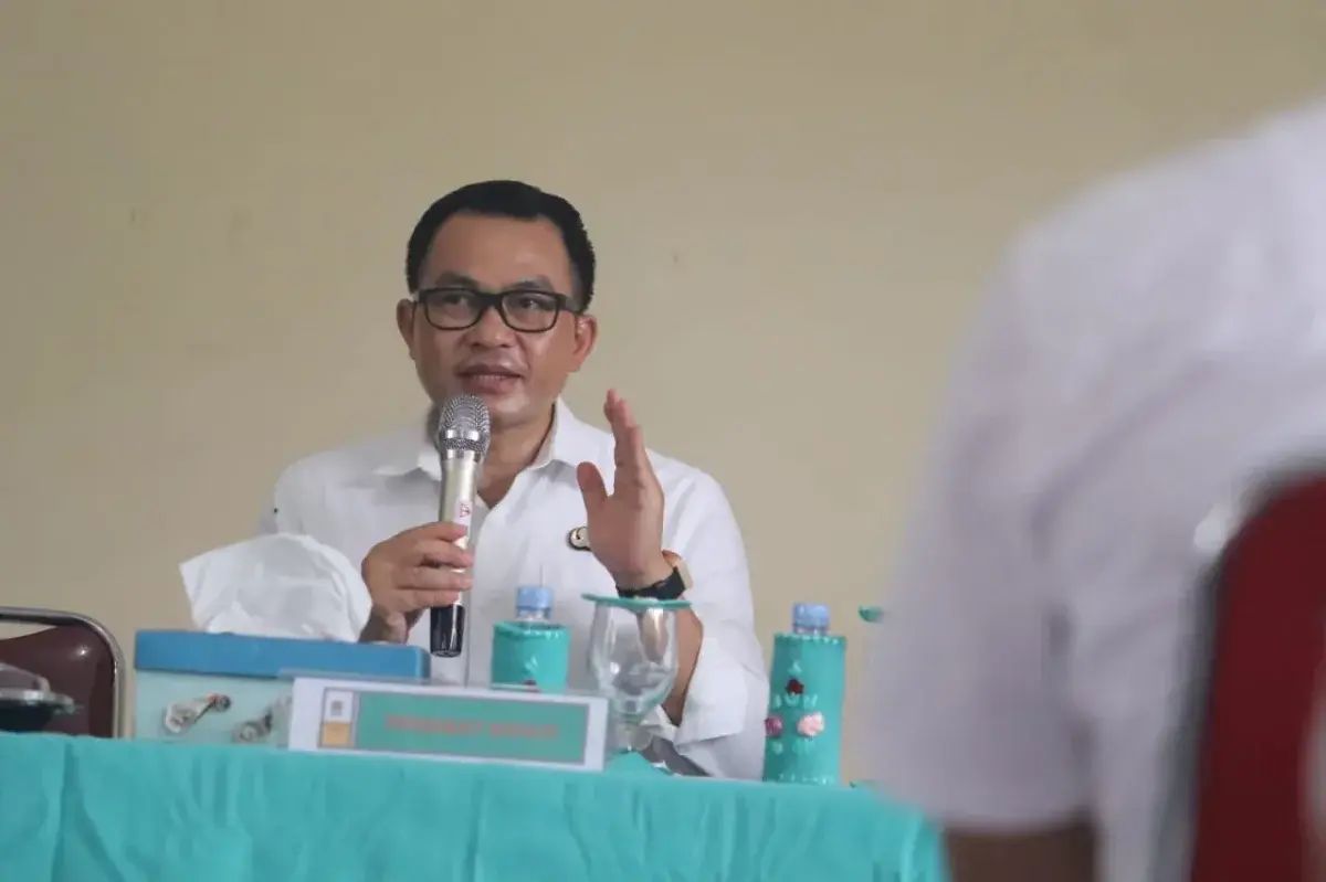 PJ Bupati Cirebon, Wahyu Mijaya, hadir dalam pelaksanaan evaluasi akhir Program Terpadu Peningkatan Peranan Wanita Menuju Keluarga Sehat dan Sejahtera (P2WKSS) tingkat Provinsi Jawa Barat (Jabar) yang berlangsung di Balai Desa Karangwangi, Kecamatan Depok, pada Jumat (6/12/2024).