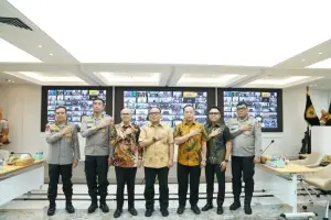 ACARA peluncuran PPDB SMA Kemala Taruna Bhayangkara dihadiri oleh pejabat tinggi Mabes Polri, perwakilan YPKBI, serta sejumlah pejabat SSDM Polri, yang menunjukkan dukungan kuat terhadap program ini.* Foto: Dok. Humas Polri