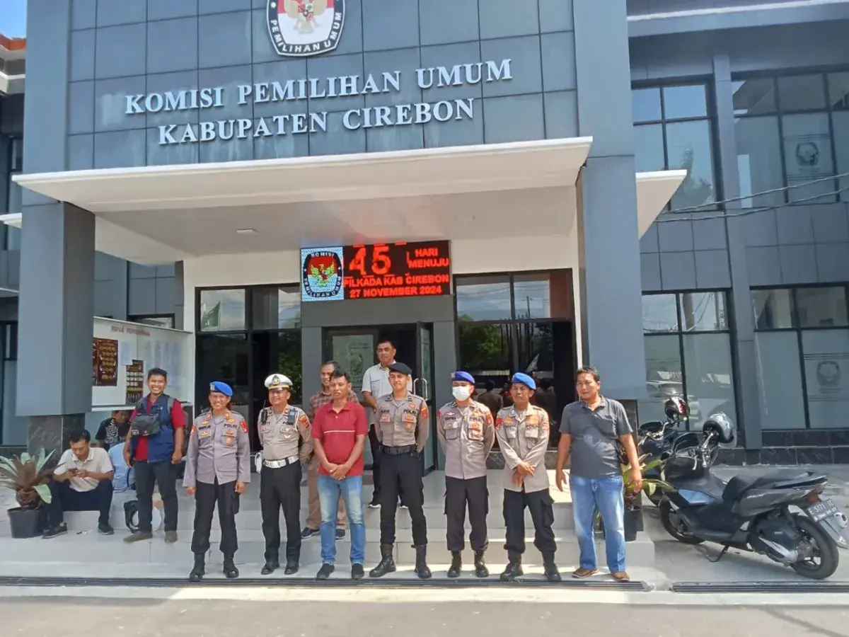 Polresta Cirebon Siagakan Personel 24 Jam Amankan Gudang Logistik Pilkada 2024 Polresta Cirebon Siagakan Personel 24 Jam Amankan Gudang Logistik Pilkada 2024