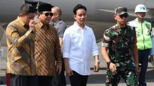 Bandara Adi Soemarmo, Boyolali, Jawa Tengah, Prabowo tampak turun dari pesawat pribadinya. (Dok.instagram)/divipromedia.com