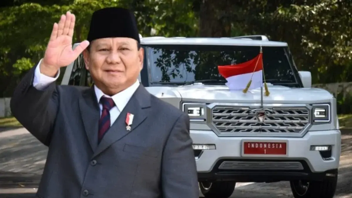 Presiden RI bersama mobil kepresidenan. FOTO: ISTIMEWA/Divipromedia.com