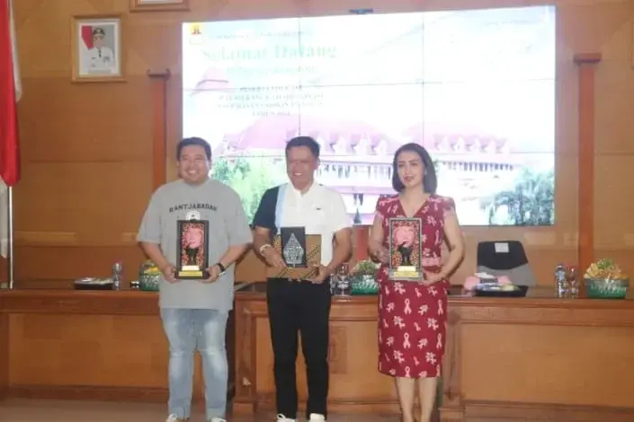Peringatan HUT ke-101 RSUP Hasan Sadikin Bandung, Sekda Kabupaten Cirebon Hadiri Pembukaan Bakti Sosial. (Dok.way divipromedia.com) Peringatan HUT ke-101 RSUP Hasan Sadikin Bandung, Sekda Kabupaten Cirebon Hadiri Pembukaan Bakti Sosial. (Dok.way divipromedia.com)