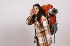 Ilustrasi traveling dengan cara backpakeran. Foto: Freepik