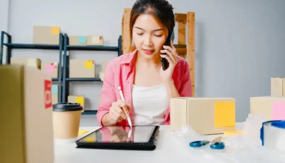 Ilustrasi bisnis online yang bisa menjadi solusi bagi kamu yang ingin memulai usaha tanpa risiko besar. Foto: Freepik