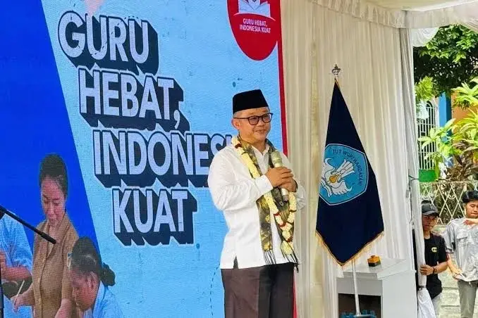 Caption : Mendikdasmen Abdul Mu’ti Persembahkan Tiga Kado di Hari Guru Nasional Untuk Para Guru