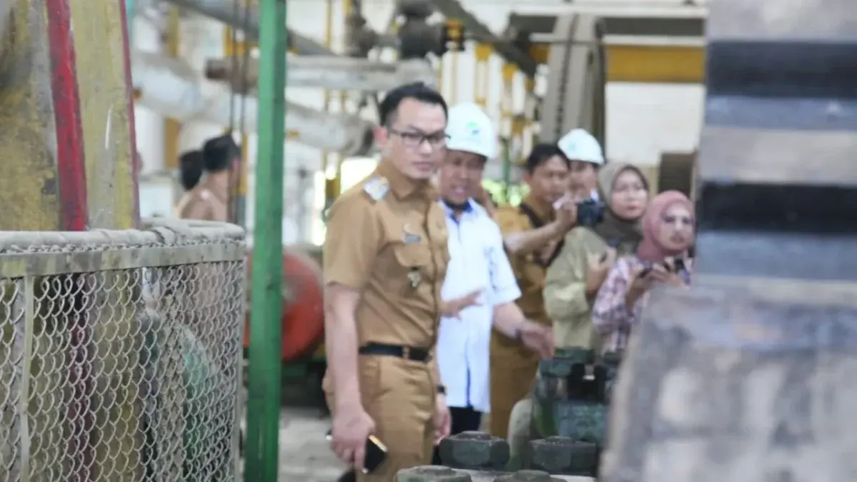 Pj Bupati Cirebon, H. Wahyu Mijaya Kunjungi Pabrik Gula, Bahas Peluang Kerjasama Strategis. Dok. Way divipromedia.com