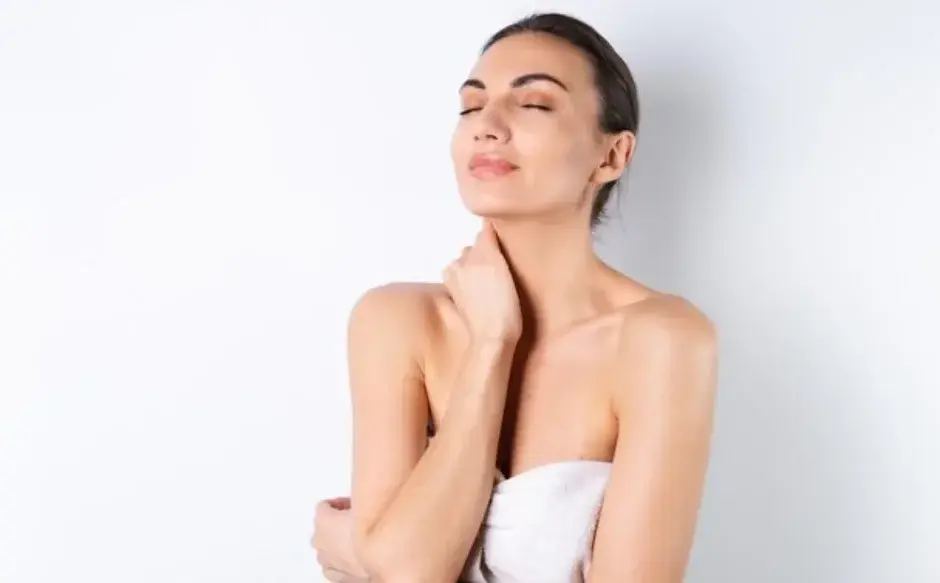 Ilustrasi seorang wanita yang mempunyai kulit sehar dan glowing. Foto: Freepik