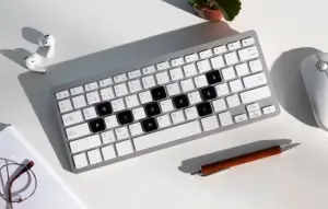 Ilustrasi keyboard laptop yang harus dibersihkan dengan optimal. Foto: Freepik
