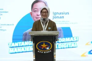 KEPALA Badan Pengatur Hilir Minyak dan Gas Bumi (BPH Migas) Erika Retnowati berbicara dalam Seminar Achievement Motivation BPH Migas dengan tema "Tantangan Transformasi Manajemen di Era Digital" dalam rangka memperingati hari ulang tahun (HUT) BPH Migas ke-22 pada 30 Desember 2024 di Kantor BPH Migas, Jakarta, Senin (30/12/2024).* ANTARA/HO-BPH Migas
