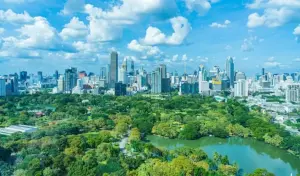 Wisata alam vs perkotaan. Foto: Freepik