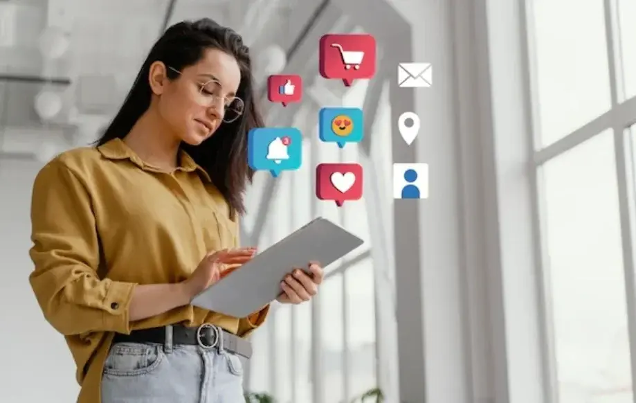 Digital marketing menjadi strategi yang tepat untuk bisnis din2025. Foto: Freepik