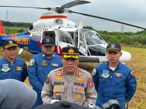 Kombes Pol Syamsu Ridwan, selaku Juru Bicara Operasi Lilin 2024, memberikan laporan harian terkait situasi lalu lintas dan pelaksanaan operasi dalam rangka pengamanan Natal dan Tahun Baru. (Dok.Humas Polri) 