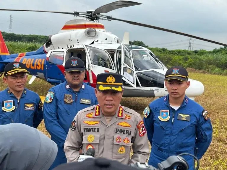 Kombes Pol Syamsu Ridwan, selaku Juru Bicara Operasi Lilin 2024, memberikan laporan harian terkait situasi lalu lintas dan pelaksanaan operasi dalam rangka pengamanan Natal dan Tahun Baru. (Dok.Humas Polri) 