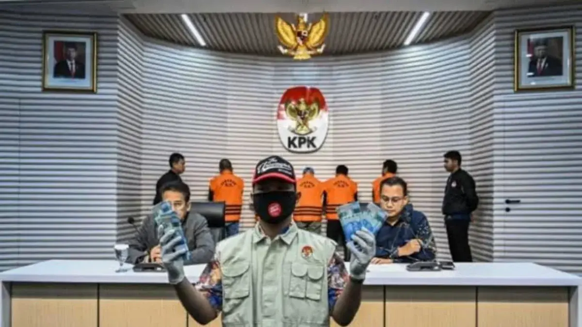 ekspos Komisi Pemberantasan Korupsi (KPK) melakukan operasi tangkap tangan (OTT) terhadap Penjabat (Pj) Wali Kota Pekanbaru di gedung merah putih, Jakarta. (Dok.Humas KPK)