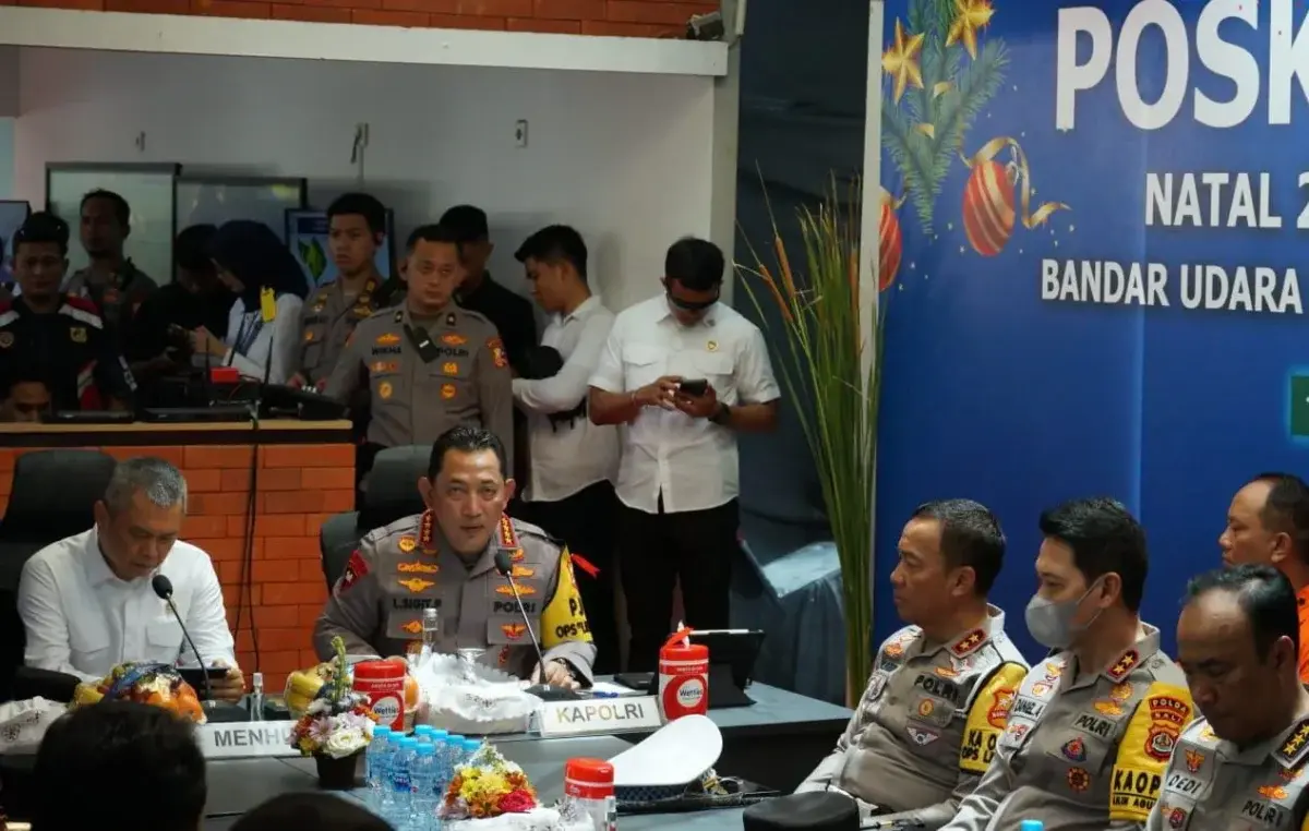 Kapolri Jenderal Polisi Drs. Listyo Sigit Prabowo pimpin rapat persiapan menjelang Nataru 2025. (Dok.humas Polri) 
