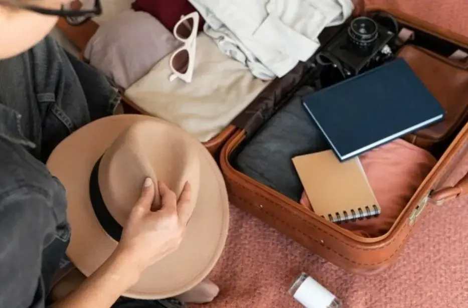 Ilustrasi packing untuk liburan. Foto: Freepik