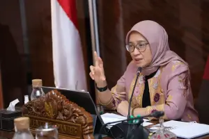 Menteri Pendayagunaan Aparatur Negara dan Reformasi Birokrasi (PANRB) Rini Widyantini mengeluarkan Surat Edaran Menteri PANRB No. 06/2024 tentang Penyelenggaraan Pelayanan Publik pada Libur Natal 2024 dan Tahun Baru 2025 (Nataru). (Dok. humas Men PANRB) 