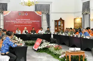 Rapat Koordinasi Siaga Darurat Bencana Hidrometereologi di Bandung,* Foto: Humas Pemkot Cirebon