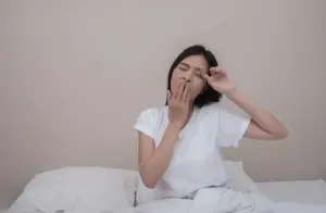 Ilustrasi seseorang bangun dari tidur nyenyak. Foto: Freepik