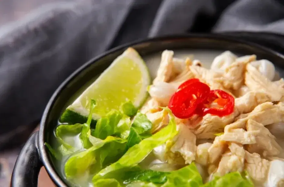 Ilustrasi soto ayam. Foto: Freepik